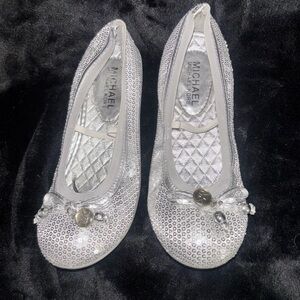 ✨ Michael Kors Girls’ Silver Sequin Ballet Flats – Size 2 ✨